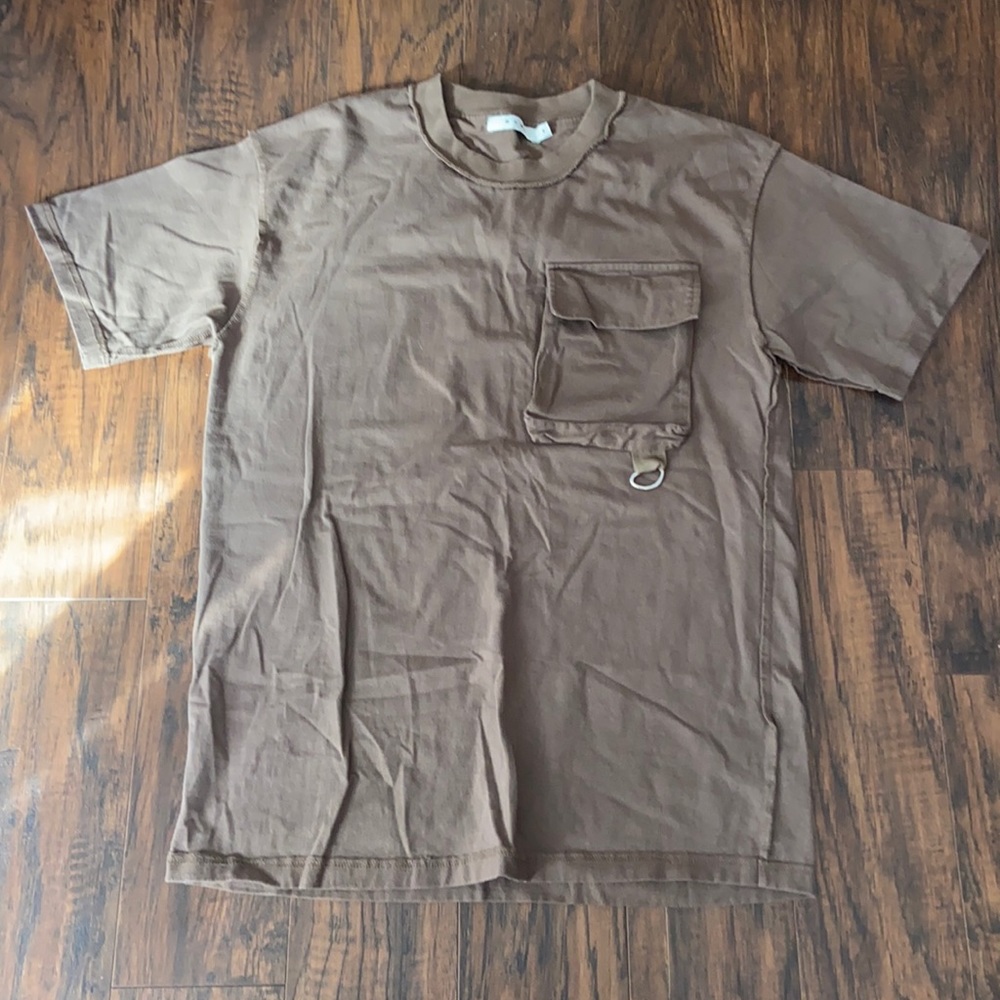 Mnml brown short sleeve t-shirt with large pocket